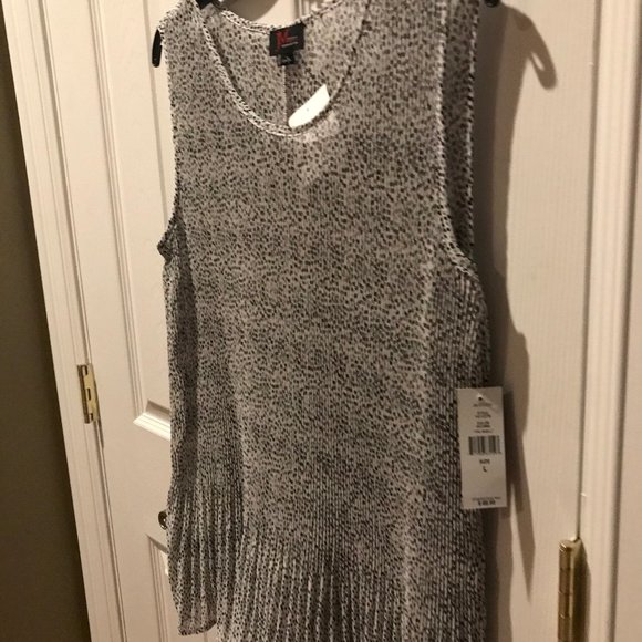 NWT- Nice polka dot pull over sleeveless top.  Pleated camisole blouse. - Picture 2 of 10